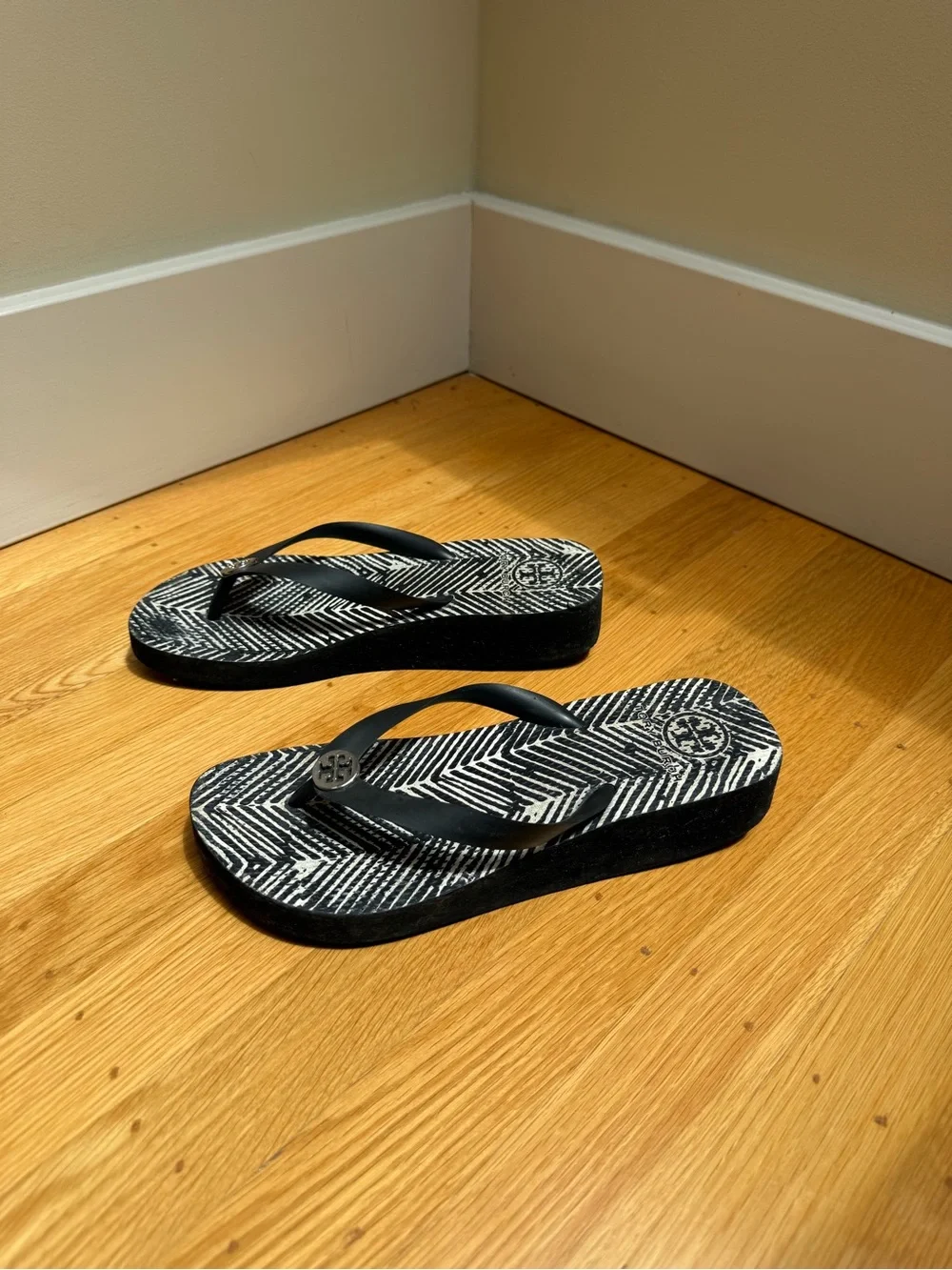 Tory Burch Wedge Flip Flops, size 8